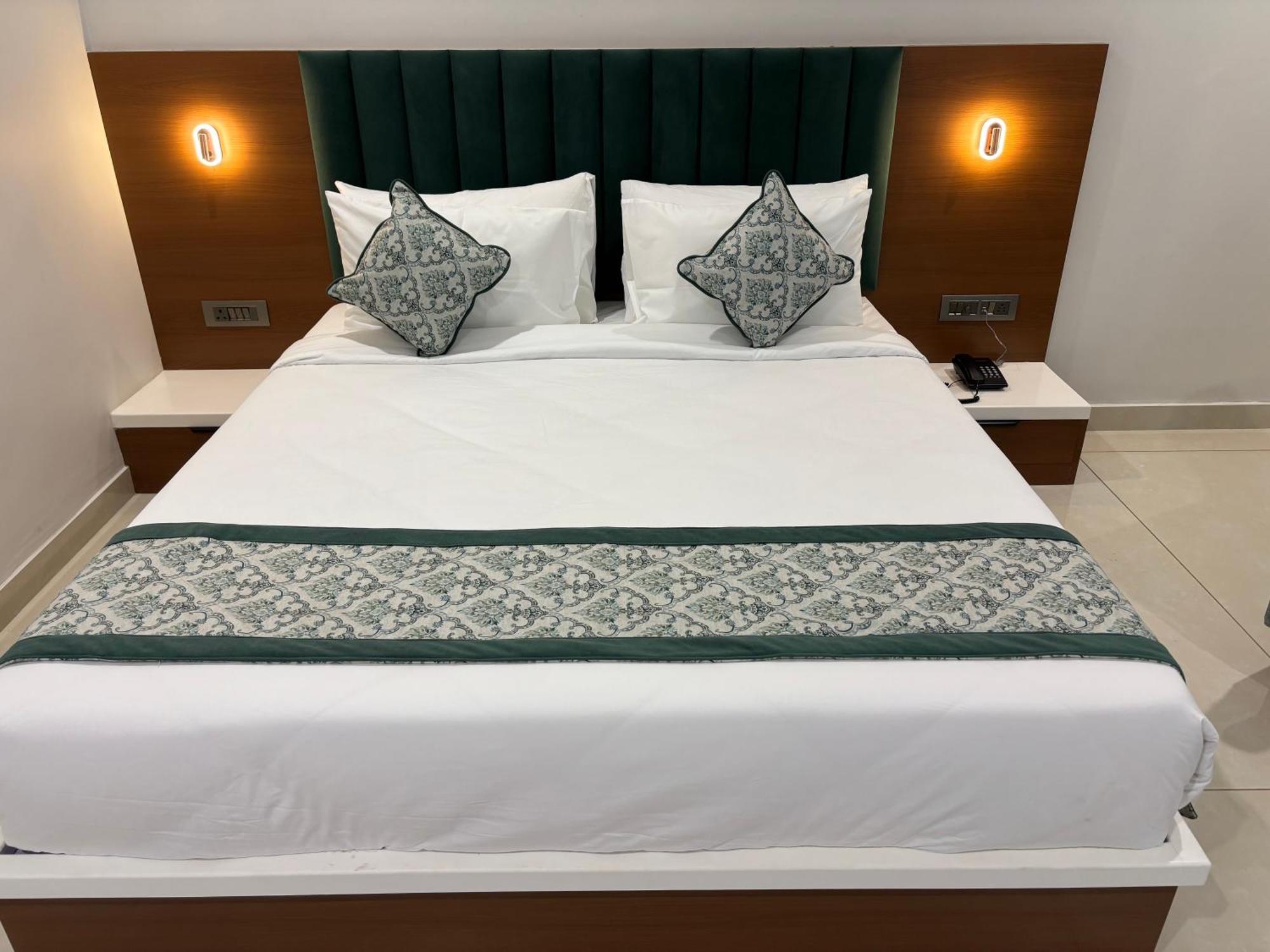 Hotel The Crown Inn Jhunjhunu Экстерьер фото